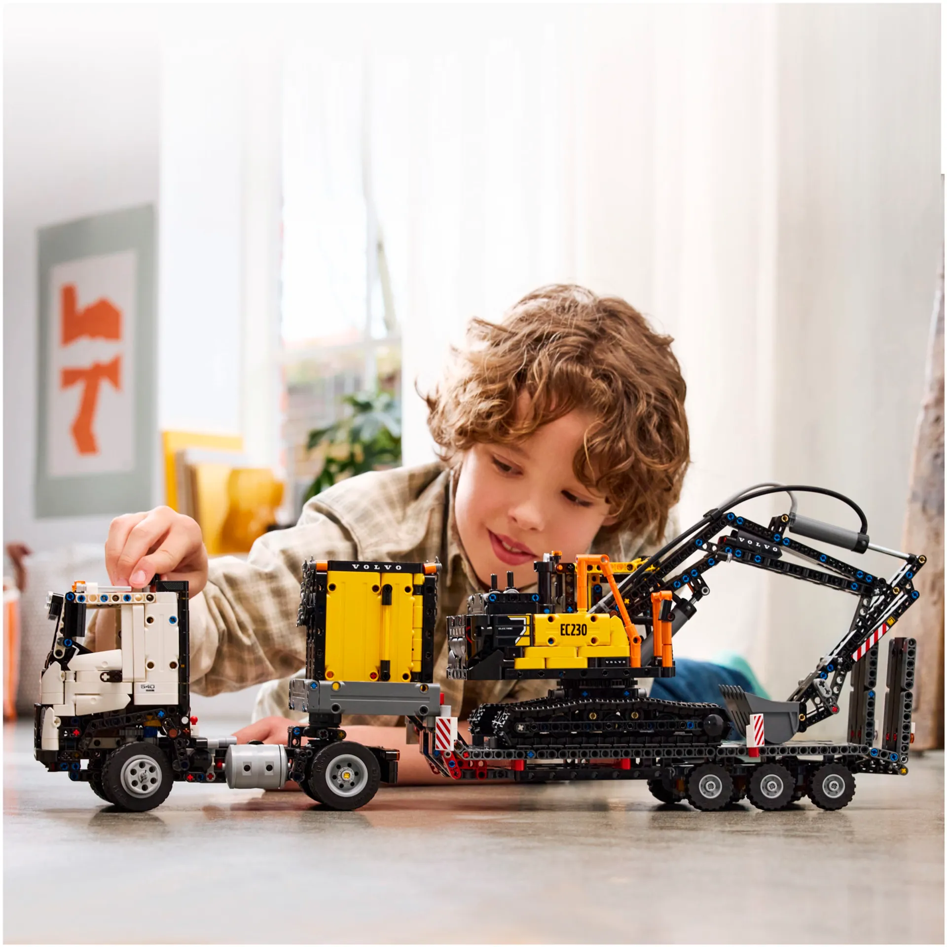 LEGO® Technic 42175 - Volvo FMX kuorma-auto ja EC230 Electric ?kaivukone - 5