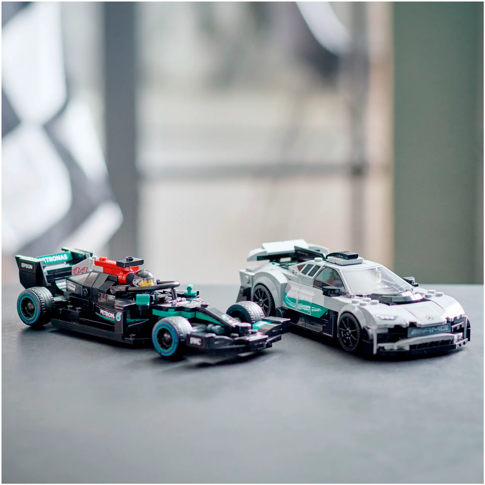 LEGO® Speed Champions Mercedes-AMG F1 W12 E Performance ja Mercedes-AMG Project One 76909 Rakennussarja; Yli 9-vuotiaille (564 osaa) - 6