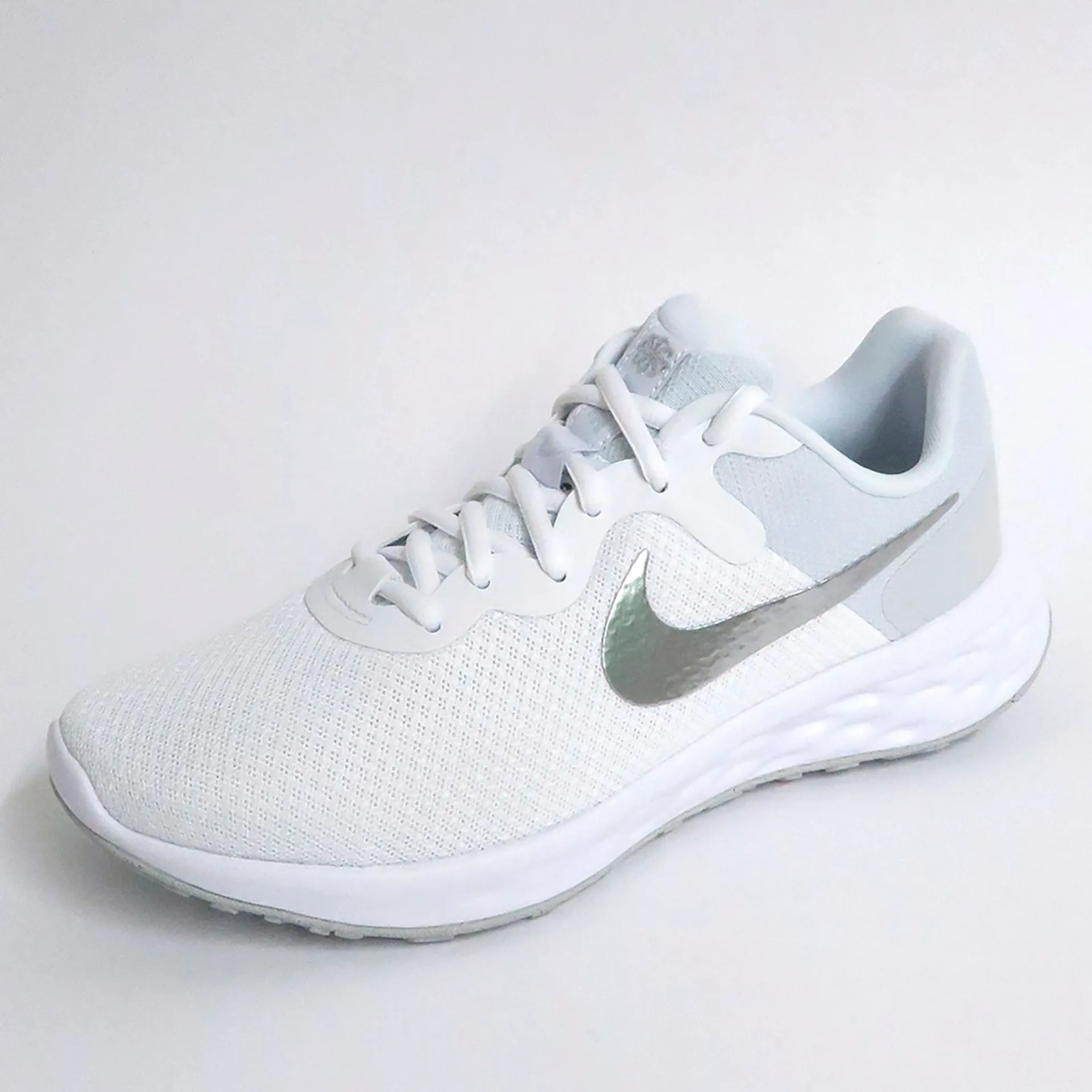Nike naisten juoksujalkine Revolution 6 DC3729-101 - white/silver