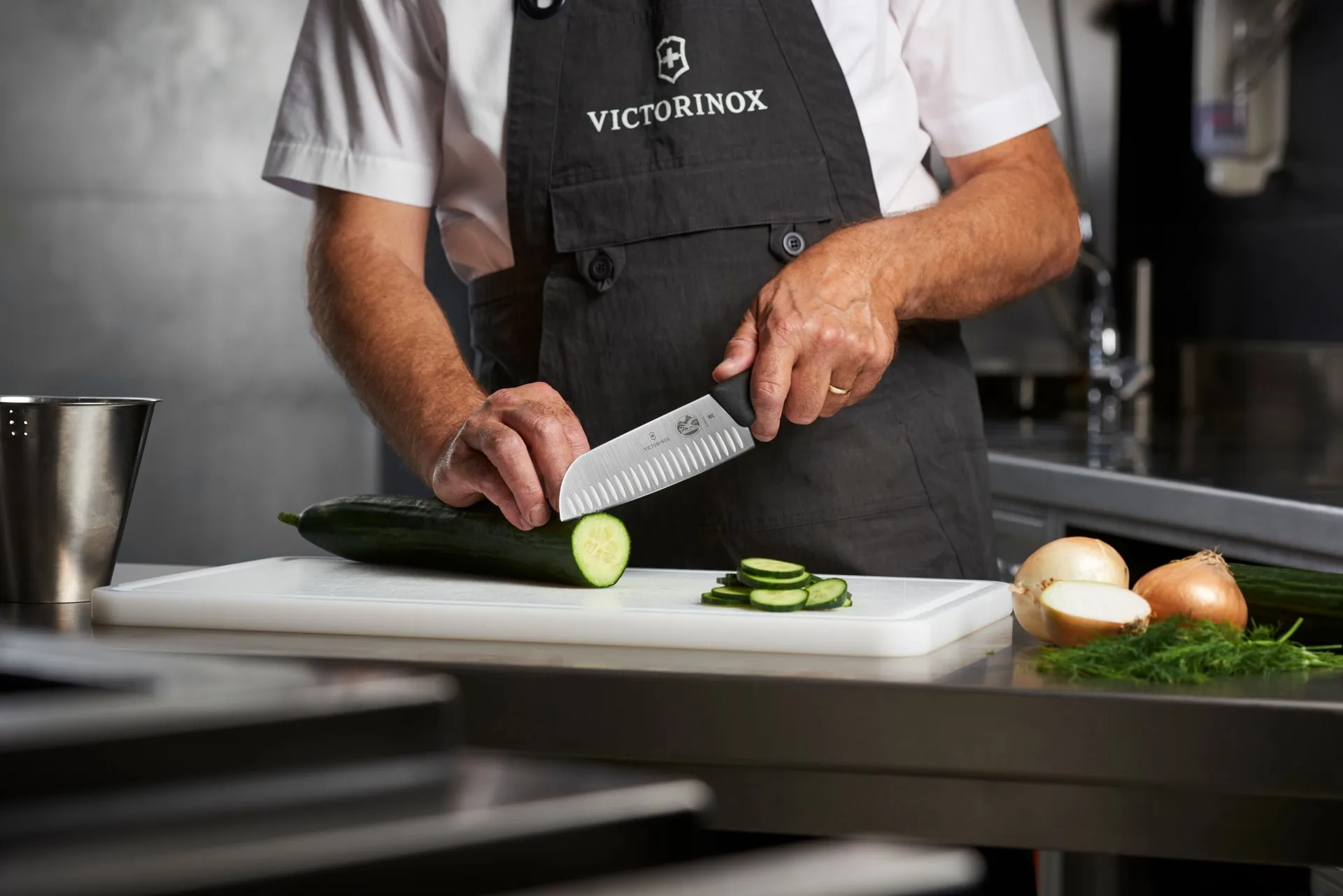 Victorinox Santoku 17 cm ovaalihiottu - 5