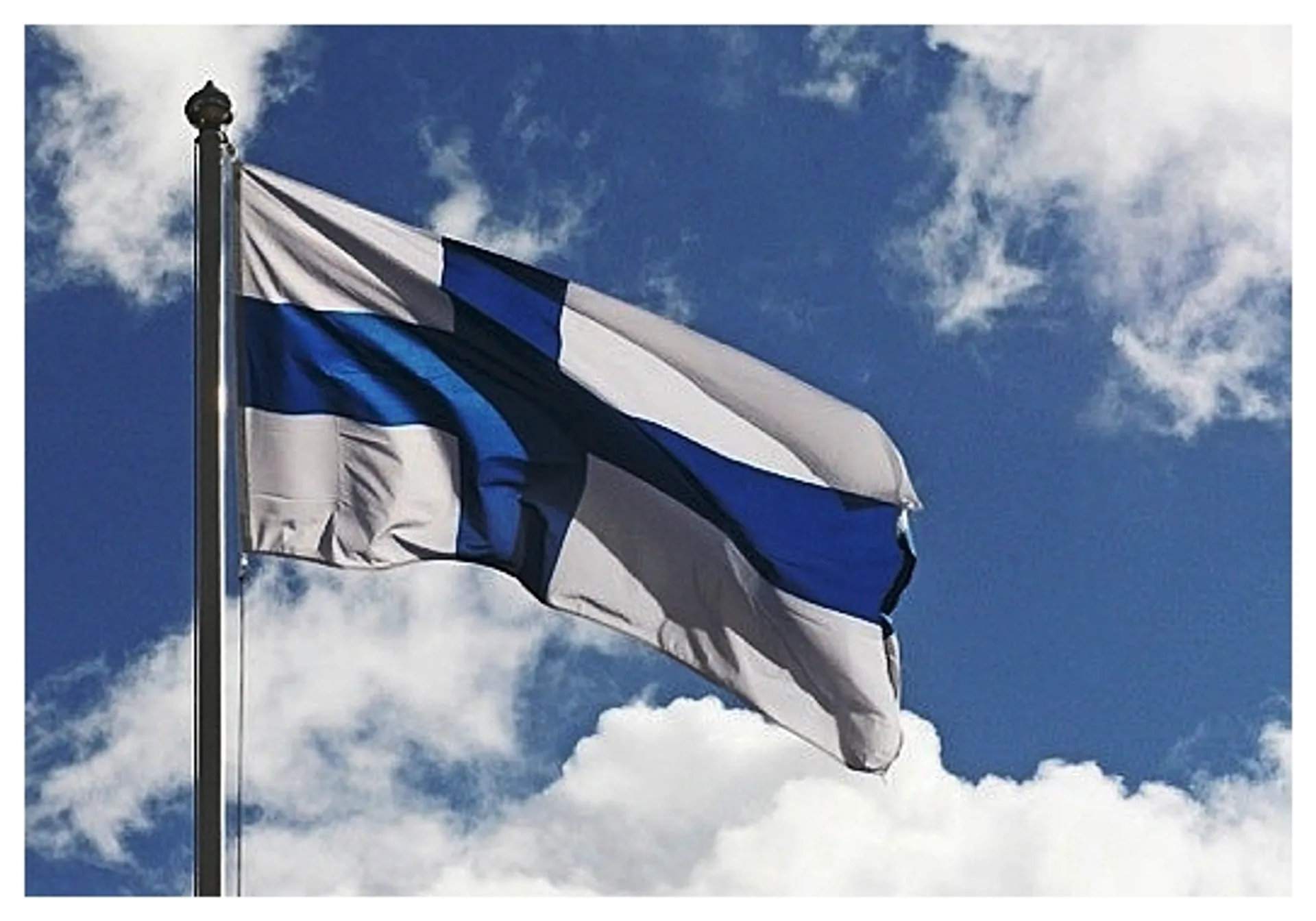Flagmore Suomen lippu no 10, neuloslippu 165x268cm - 2