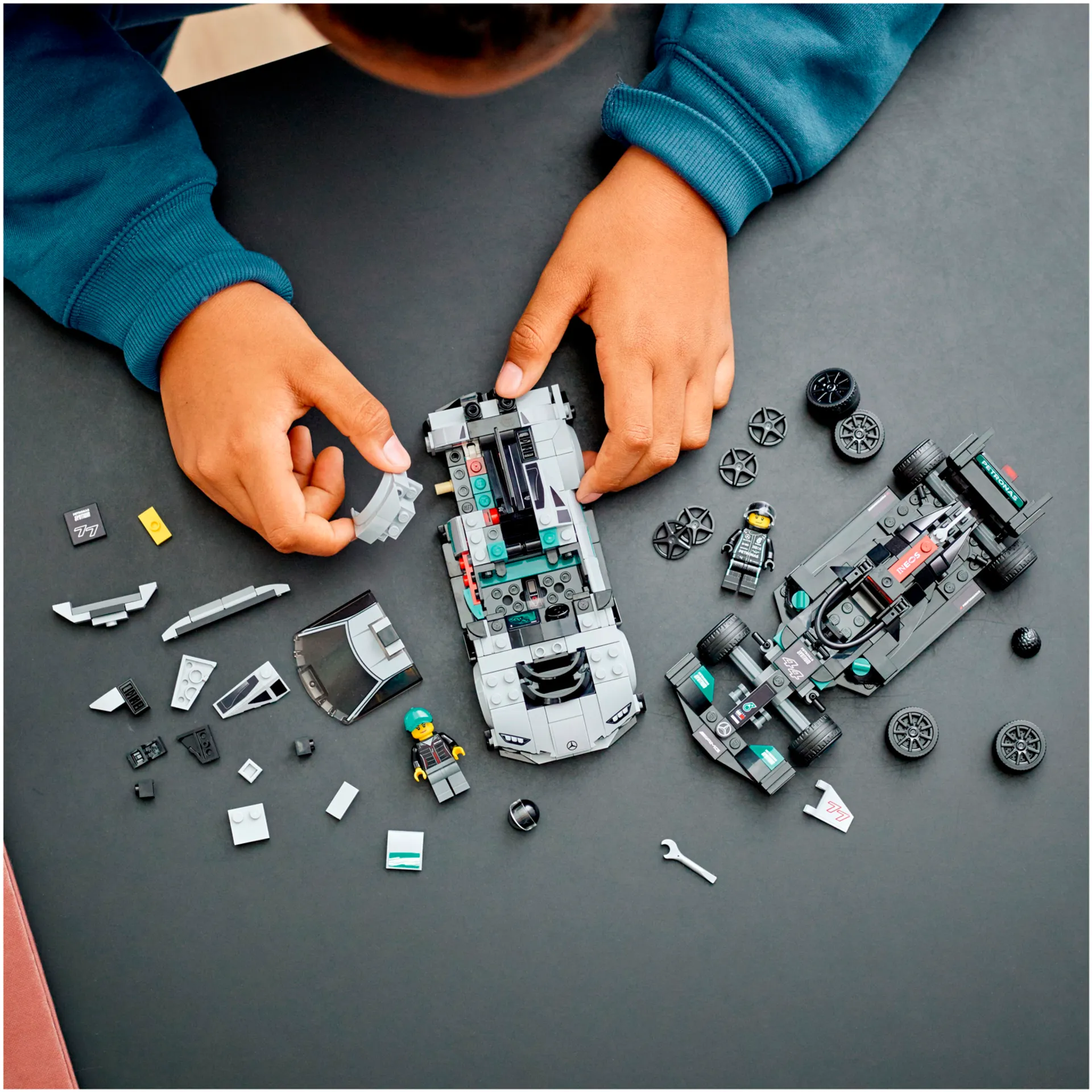 LEGO® Speed Champions Mercedes-AMG F1 W12 E Performance ja Mercedes-AMG Project One 76909 Rakennussarja; Yli 9-vuotiaille (564 osaa) - 7