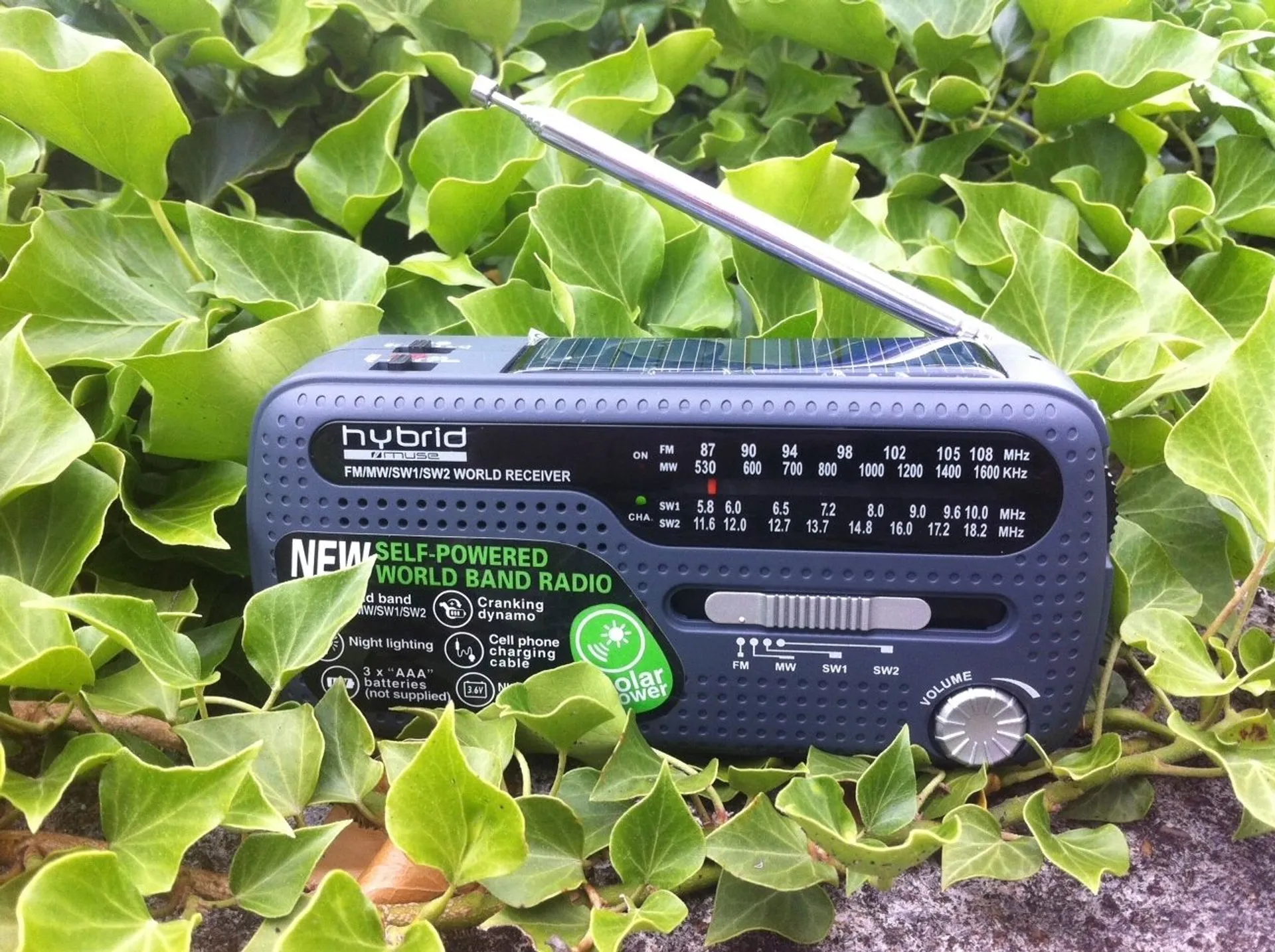 Muse matkaradio dynamolla ja aurinkokennolla MH-07 DS - 10