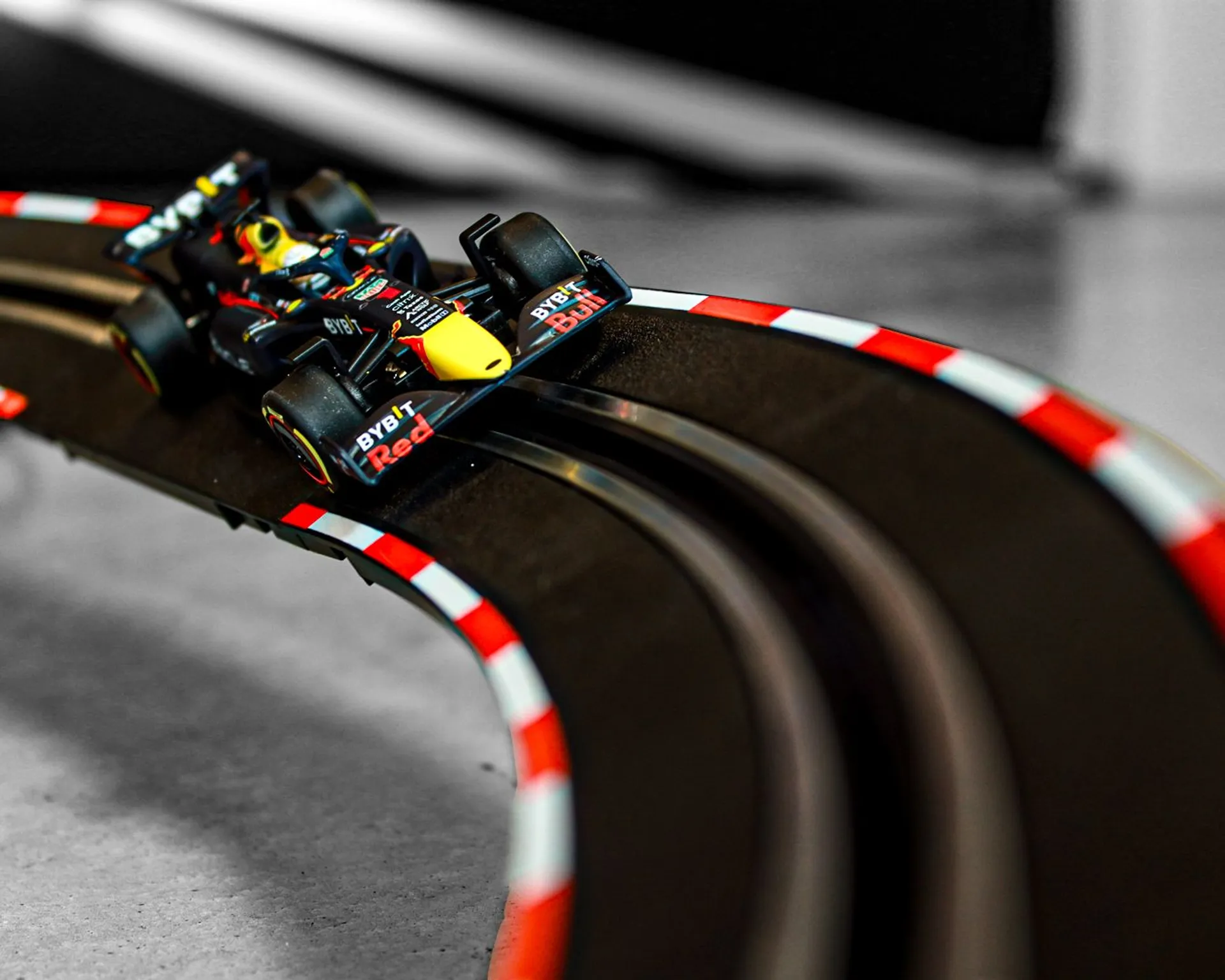 Red Bull autorata ja auto Go Challenge Formula High Speed - 5