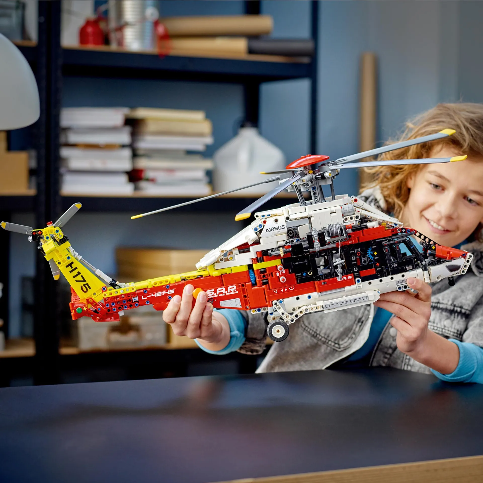 LEGO® Technic 42145 Airbus H175 ?pelastushelikopteri - 4