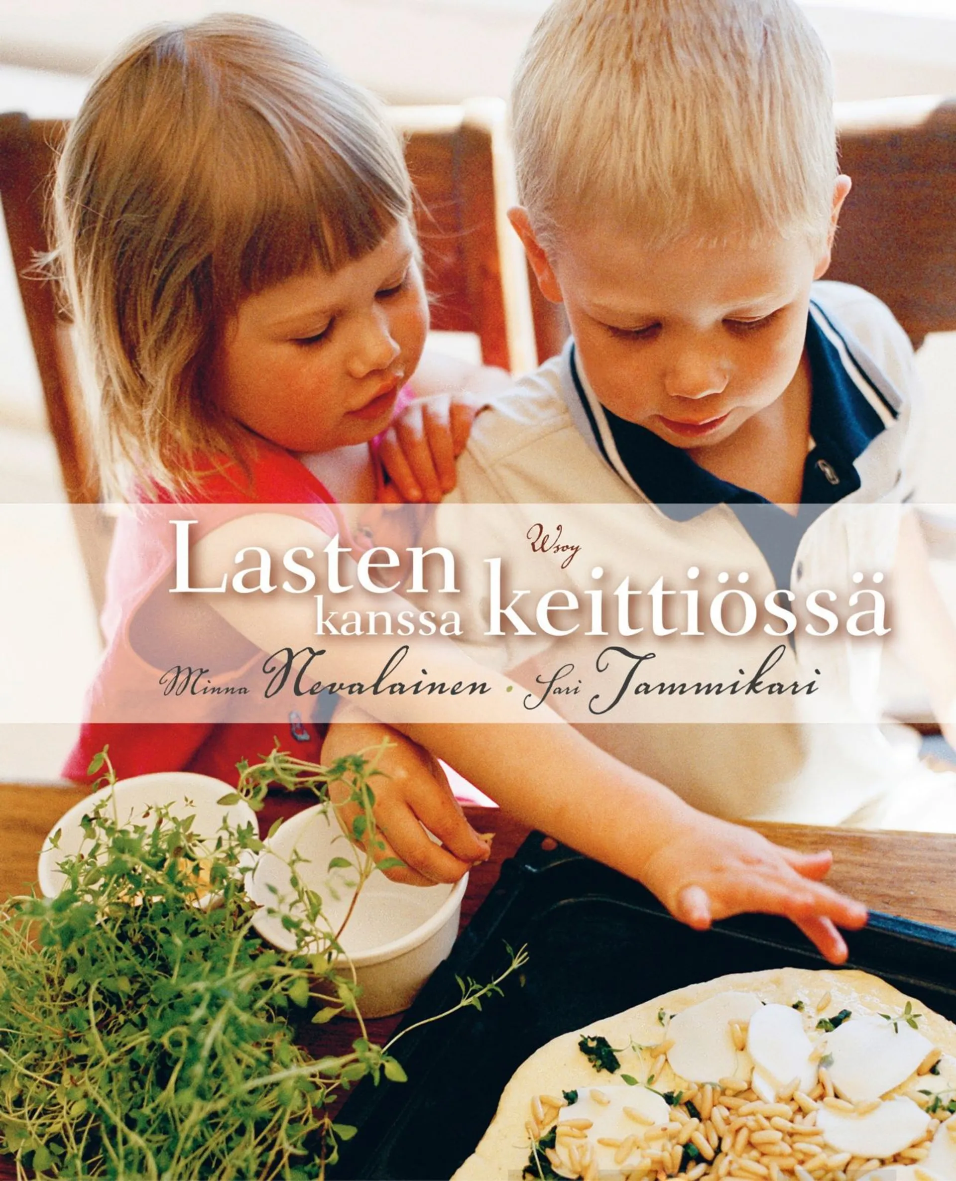 Lasten kanssa keittiössä