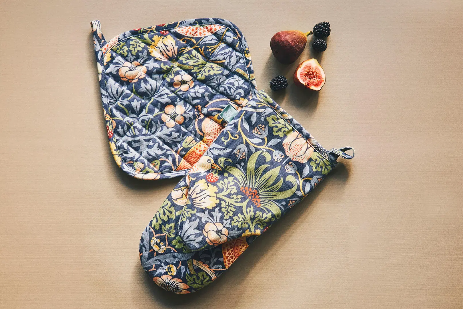 William Morris -kuosilla varustellut patalaput