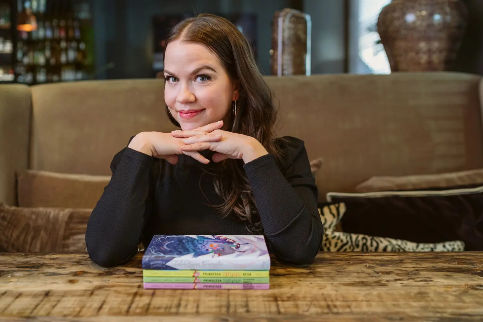 Kirjailija Hannele Lampela.