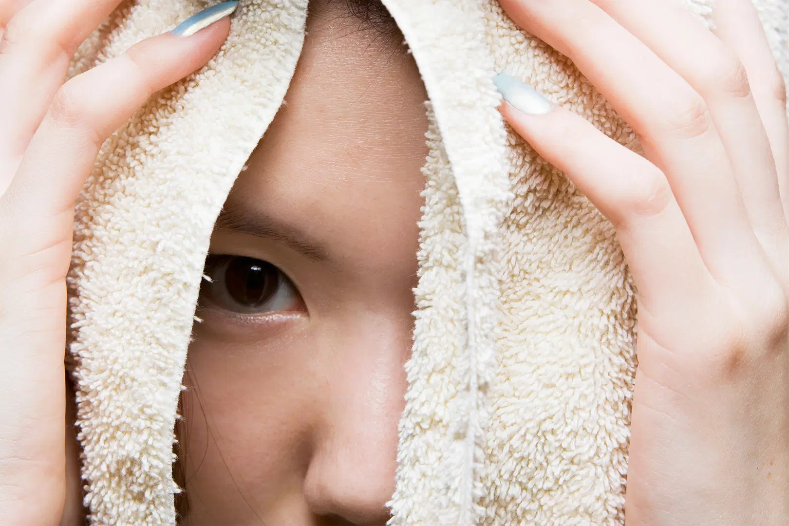 Pyyhe pään päällä