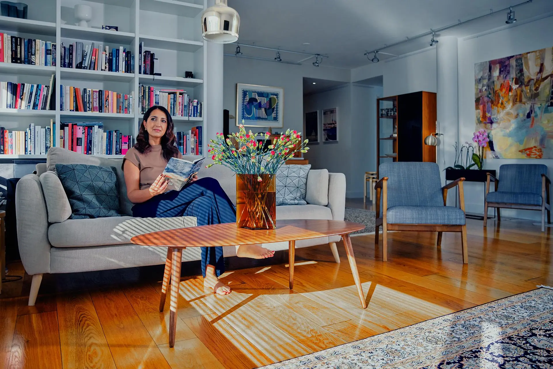 Nasima Razmyar köper gåvor till sina barn med måtta: en räcker