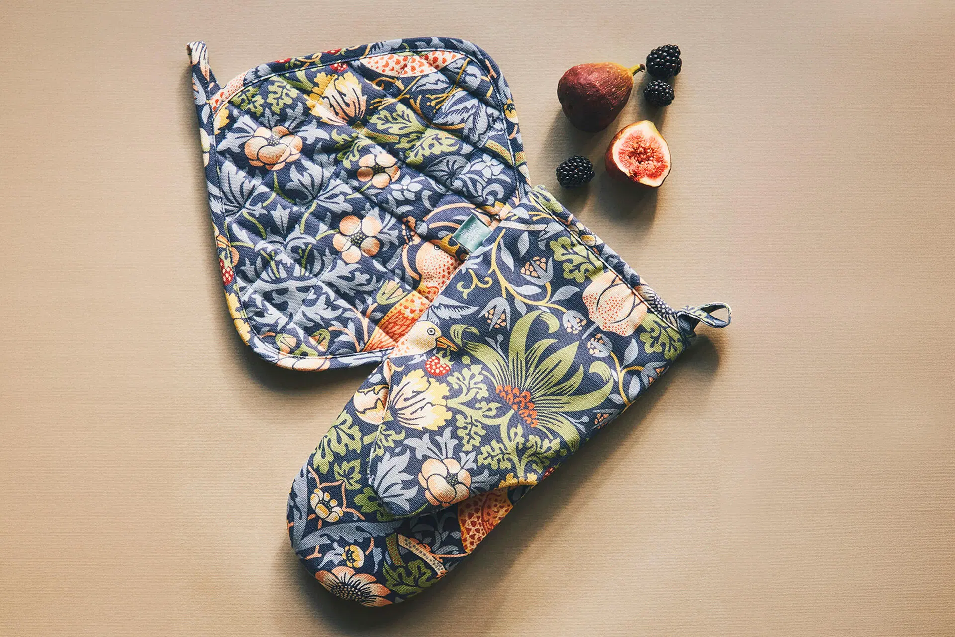 William Morris -kuosilla varustellut patalaput