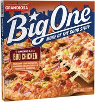 Grandiosa BigOne pan pizza BBQ chicken, kanaa, barbequekastiketta, punasipulia pakaste 565g