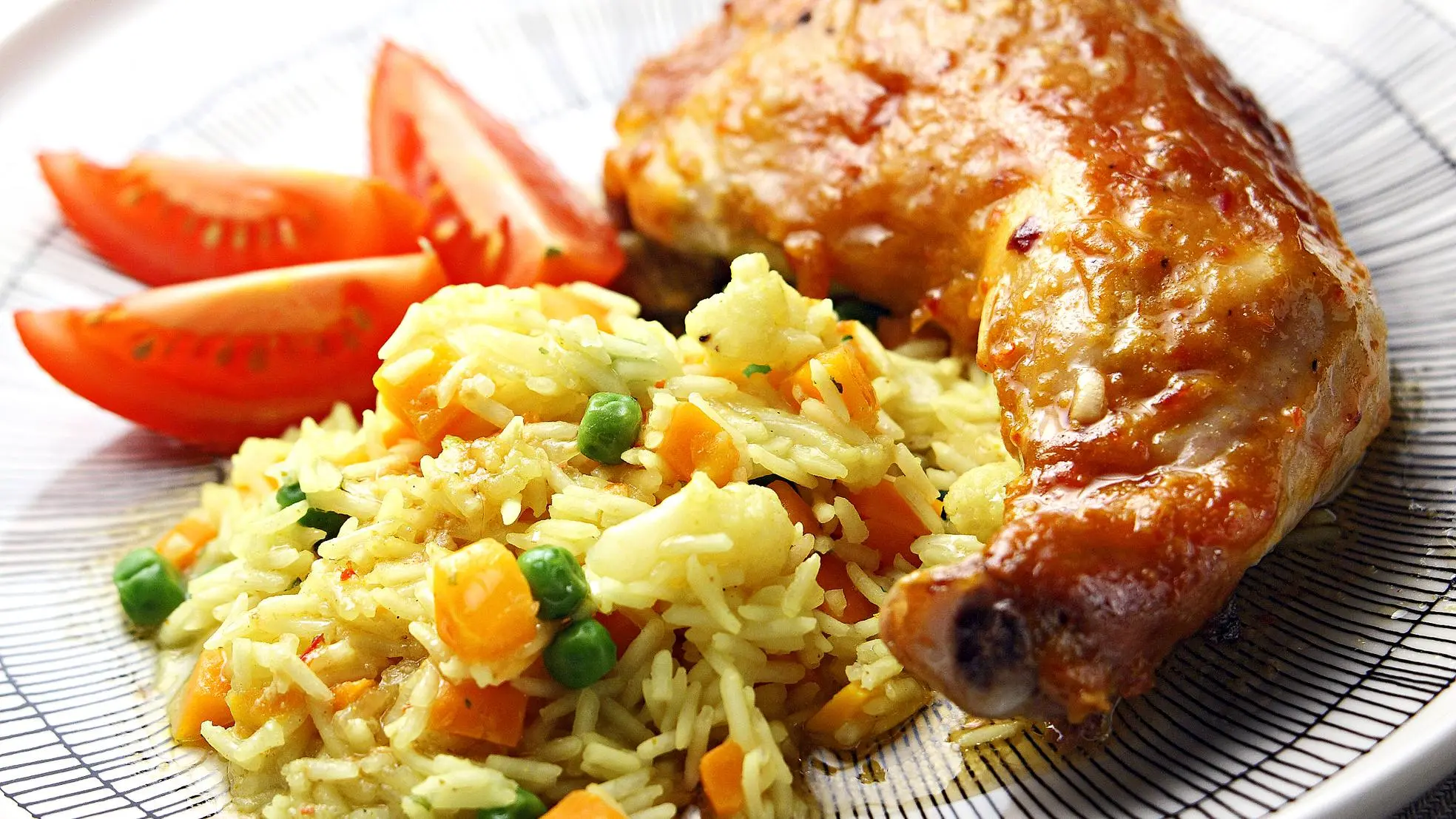 Broilerinkoivet ja keltainen uuniriisi