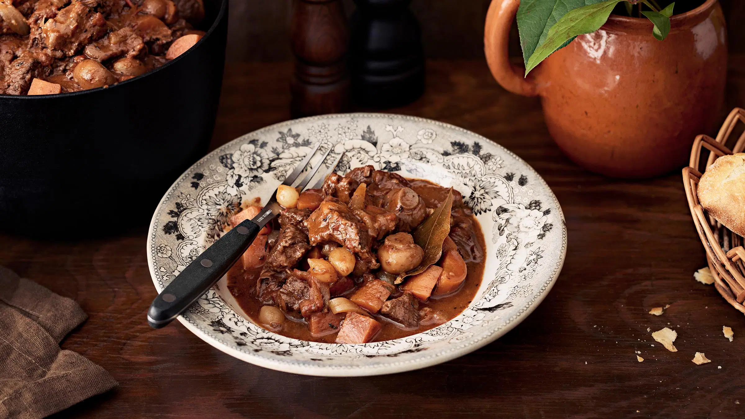 Ranskalaista lihapataa lautasella.