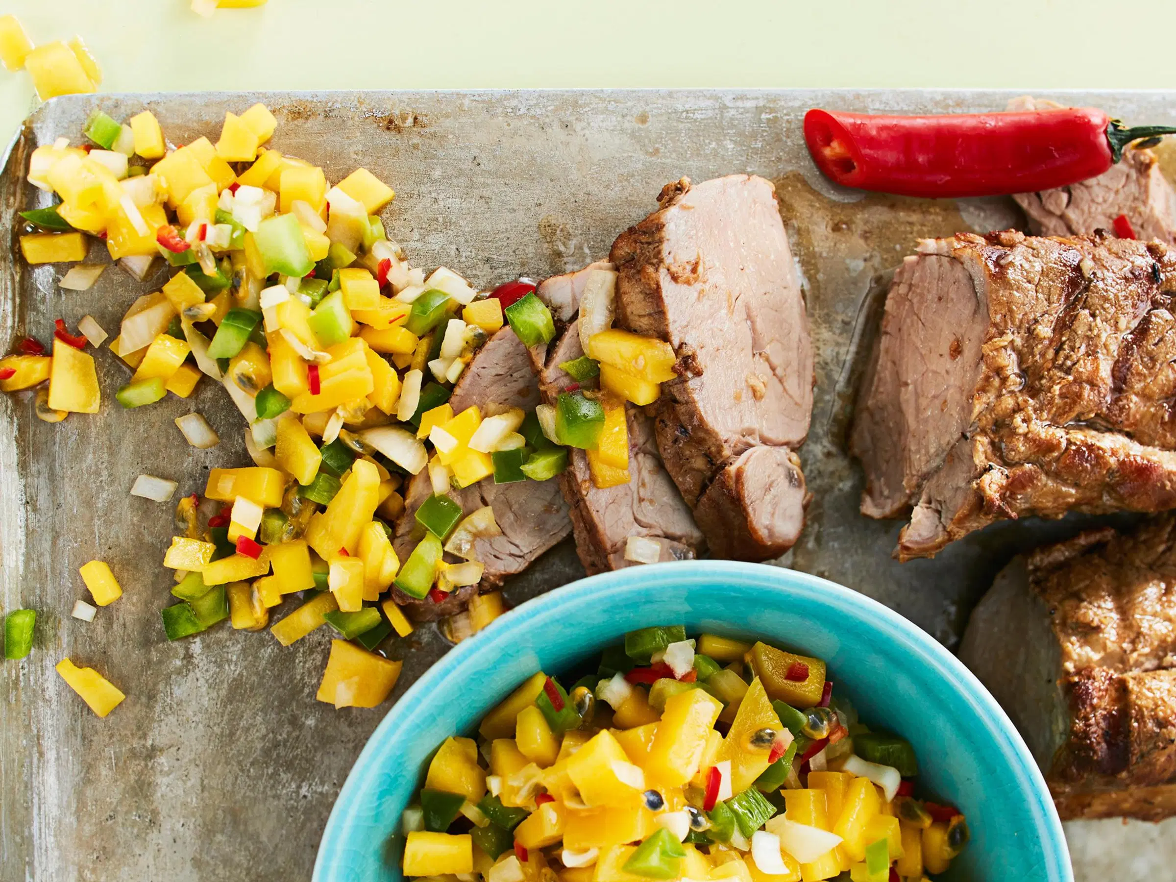 Passionsalsa ja grillattu possunfilee