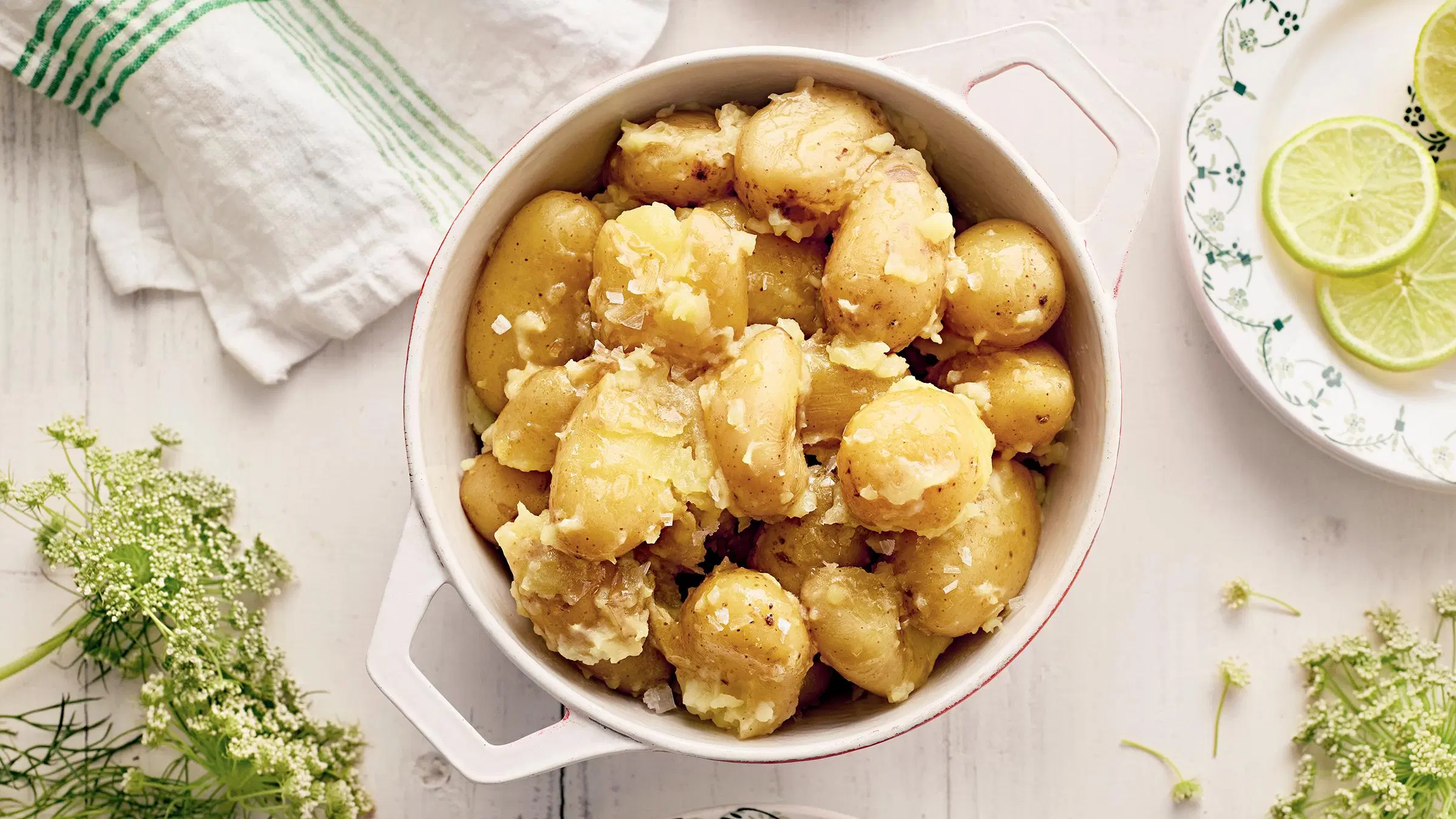 Hölskypotut eli hyrskypotut kattilassa.