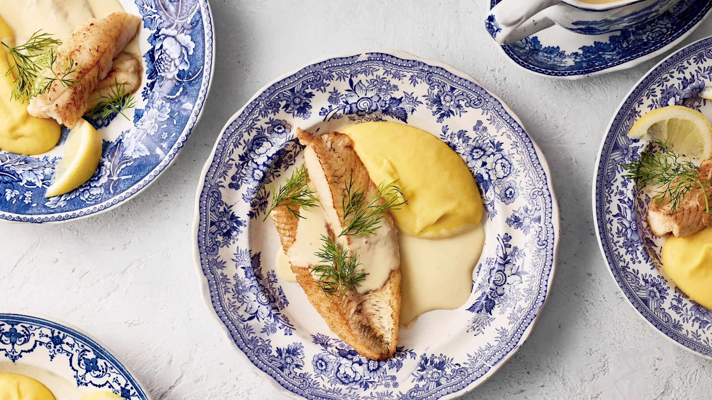 Paistettu kuhafilee, voi-valkoviinikastike ja keltajuuripyree