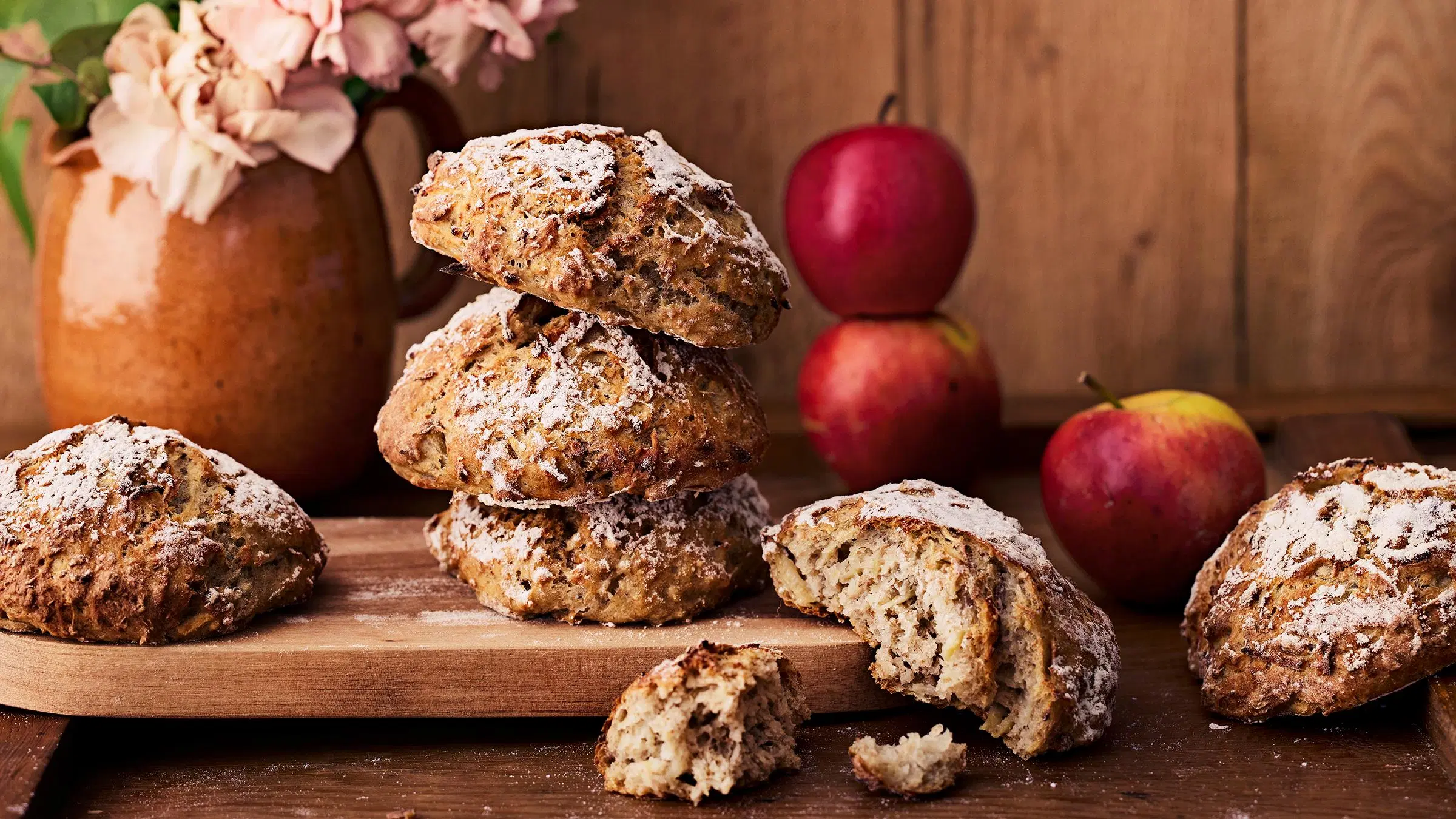 Yön yli -omenasämpylät