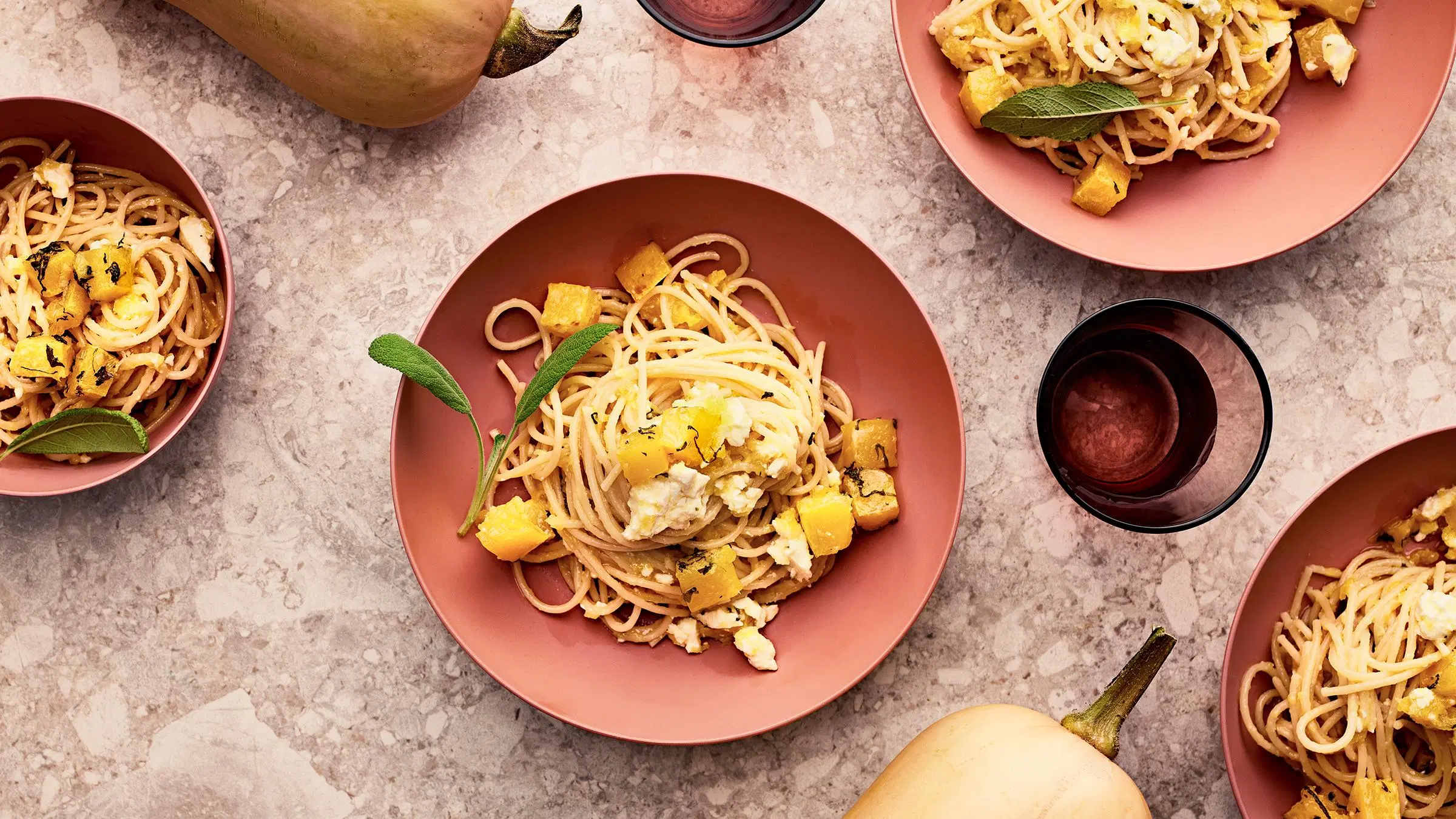 Kurpitsa-uunifetapasta