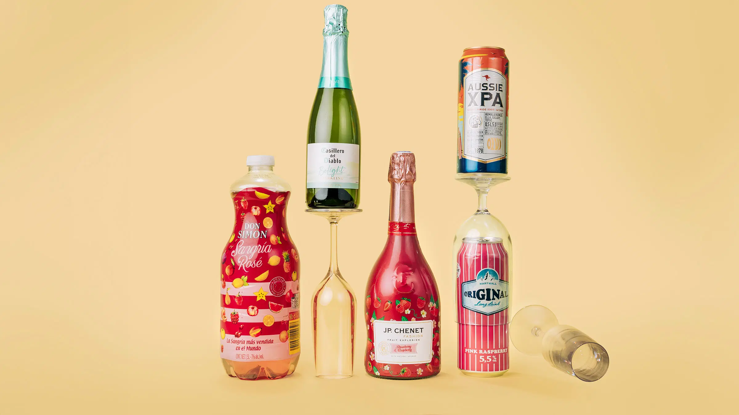 Piknik-juomat pulloissa ja tölkeissä