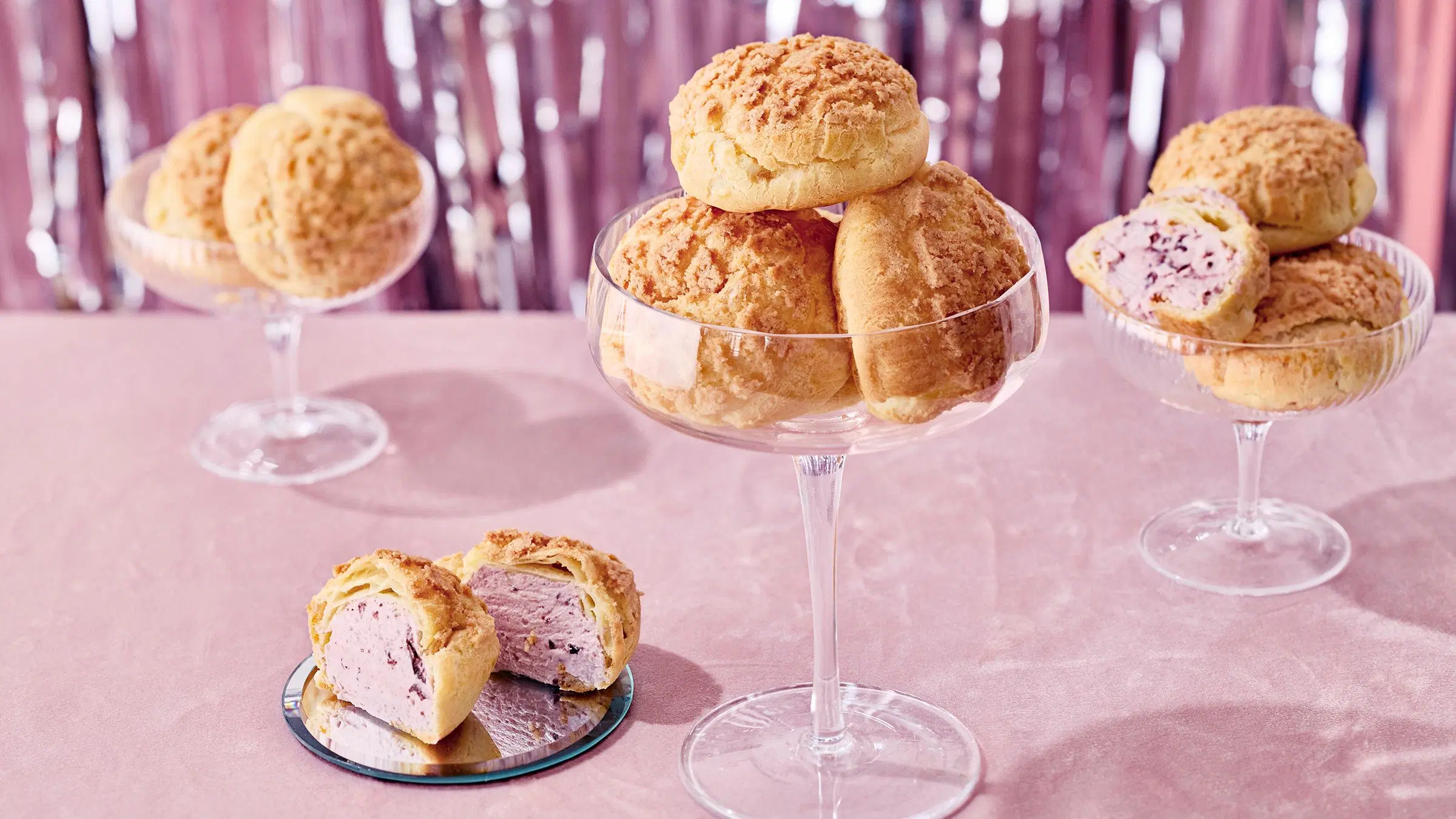 Keksituulihatut kirsikkatäytteellä