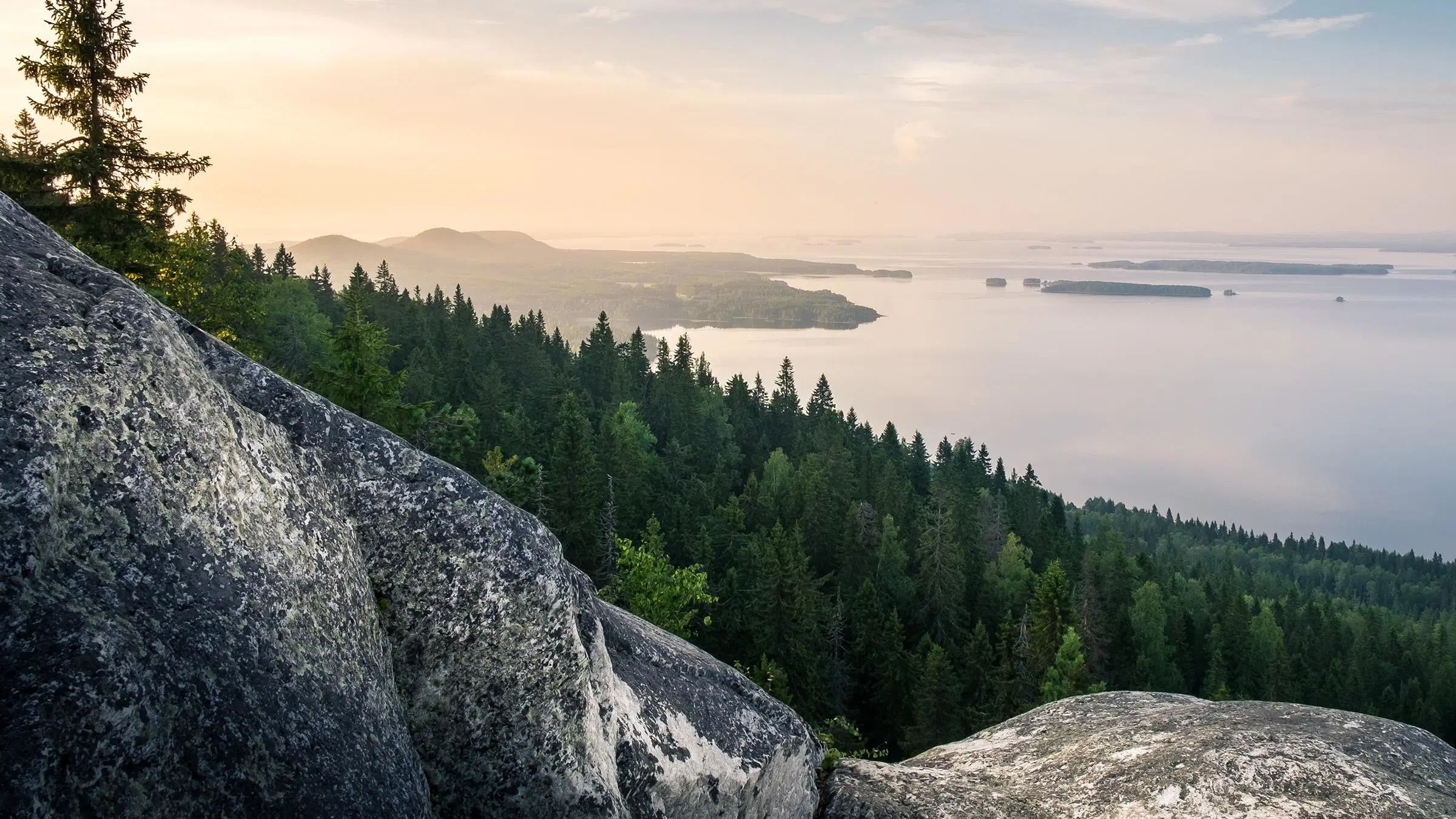 Kolin maisema aamuauringossa.
