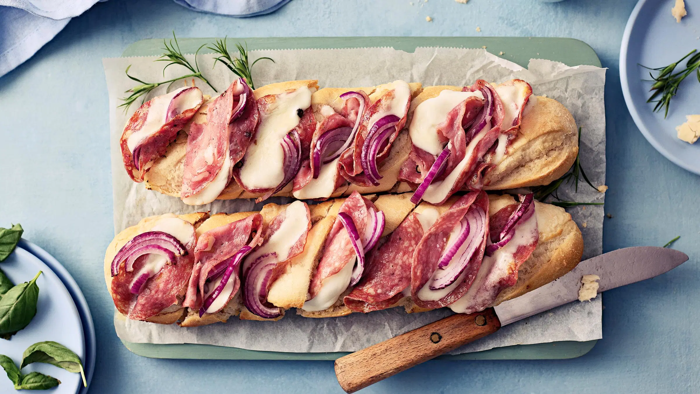 Nopeat salami-mozzarellapatongit