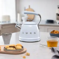 Smeg viheltävä vesipannu pastellinsininen WKF01PB - 8