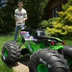 Monster Jam RC Mega Grave Digger - 10