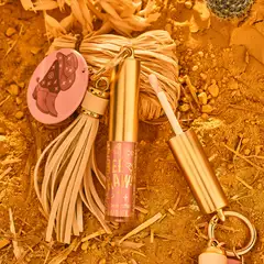 essence YEE HAW! lip beautifier key chain 01 Boots, Hat, Go! 1.5 ml - 5