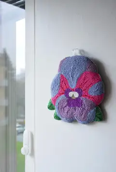 MUM’s ORVOKKI pinkki designkukka-seinäkoriste - 2