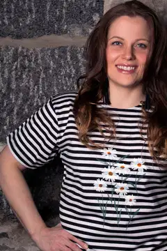 Pikkupuoti naisten t-paita Päivänkakkara - MUSTA/VALK - 2