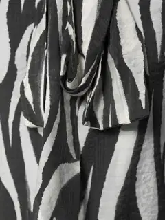 WKLY. Naisten kusosillinen pusero, rusetti ja pussihiha yksityiskohdat - Printet - 5