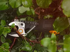 Fiskars akkuraivaussakset, ei akkua - 8