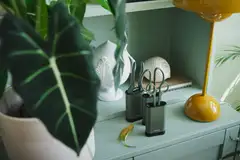 Fiskars viherkasvien trimmaussakset telineellä - 14