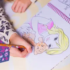 TOPModel värityskirja paljeteilla LEOHEART - 4