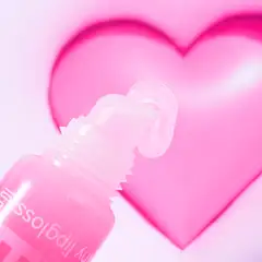 essence KISS BOMB shiny lipgloss & lip balm 01 Strawberry Sweetie 10.8 ml - 7