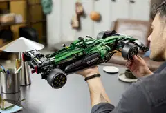 LEGO® Technic 42240 Aston Martin Aramco AMR25 ‑F1®-auto - 10