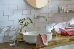 D-C-Fix 270-4003 Premium itseliimautuva seinälaatta. Laatan koko 30,5 cm x 30,5cm. Laatan kuviona ja värinä on vaalea marmori. - 3