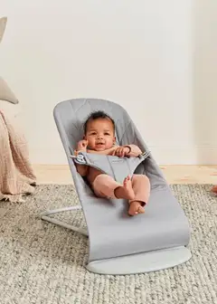 BabyBjörn sitteri bliss - kudottu, petal quilt, vaaleanharmaa - 2