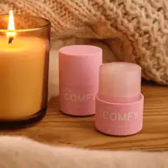 essence feelin' comfy plumping lip glow 01 Pillow Pout 12 g - 6