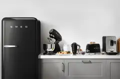 Smeg kahviautomaatti musta BCC11BLMEU - 19