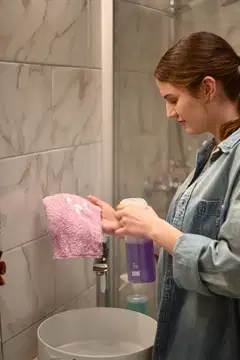 SINI Kylppäripuhdistusaine, starttipakkaus – pullo + 2 tablettia - 2