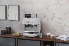 Smeg espressokeitin myllyllä valkoinen EGF03WHEU - 14