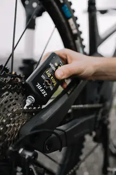 Zéfal ketjuöljy Extra Dry Chain Wax - 2