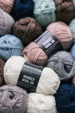 Novita lanka Wonder Wool DK 50g hibiscus 283 - 6