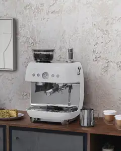 Smeg espressokeitin myllyllä valkoinen EGF03WHEU - 15
