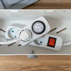 Reer kaapeliboksi sähköjohtojen turvalliseen säilytykseen lapsilukolla, tilava - 11