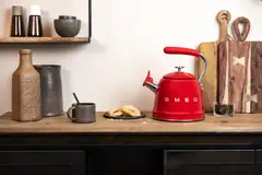 Smeg viheltävä vesipannu punainen WKF01RD - 8