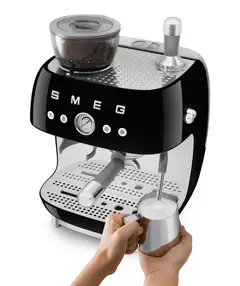 Smeg espressokeitin myllyllä musta EGF03BLEU - 12
